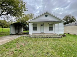1104 S Oak Park Dr, Springfield, MO 65802