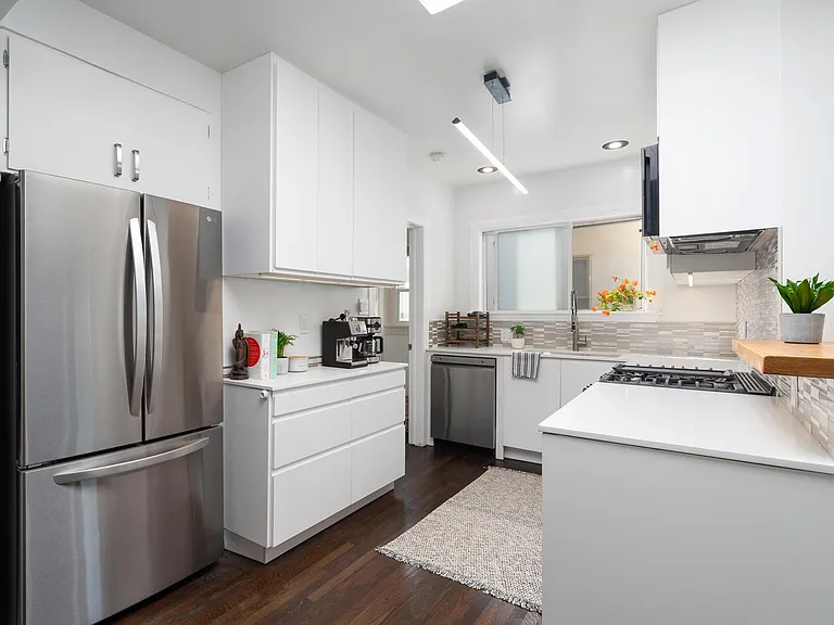 Completely renovated, all new appliances, fully stocked kitchen