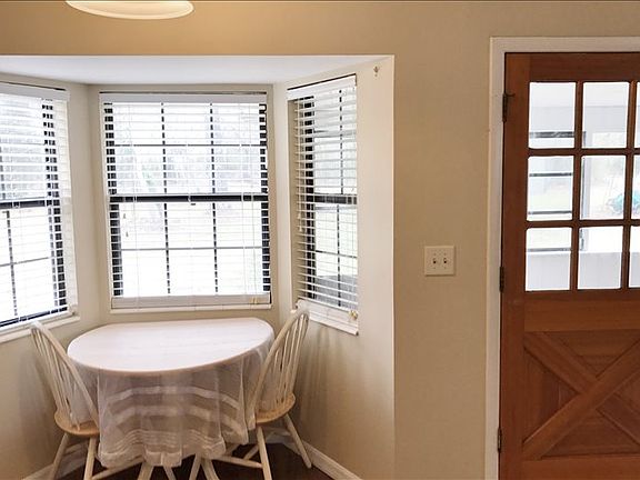 3rd image of 384 SE Woodhaven St