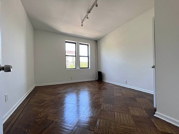 4th image of 446 Saint Johns Pl #B7