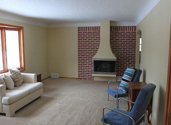 3rd image of 6083 Woody Ln NE