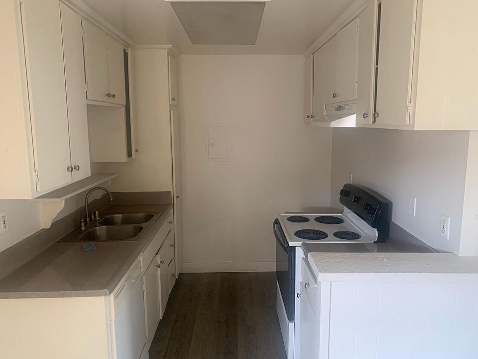 1st image of 15-3943 E 4th St