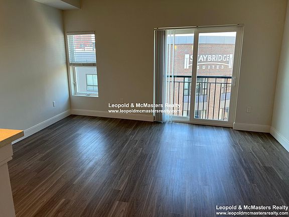 4th image of 10 Newport Ave #609