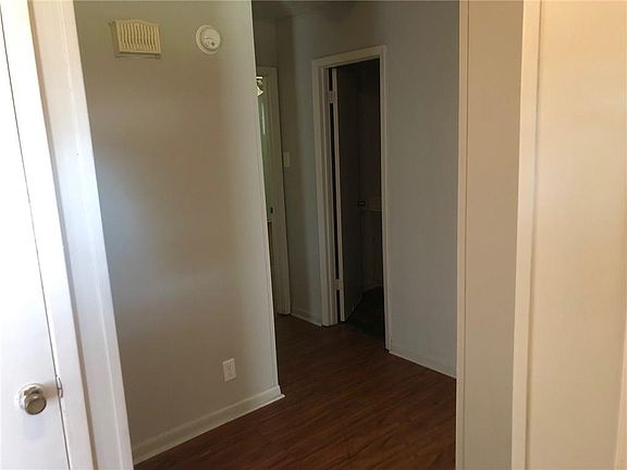 3rd image of 4426 Oaklawn St