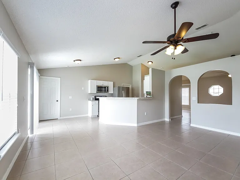 330 Medina Ct — Photo 5