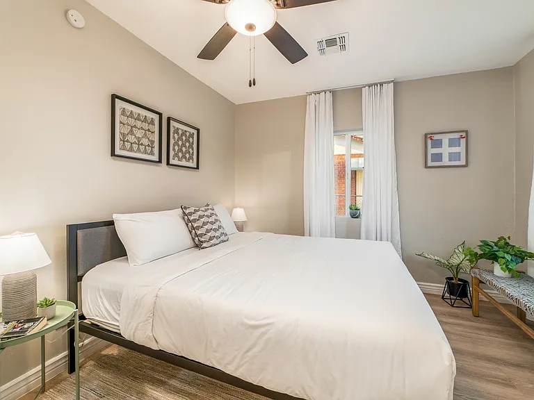 1219 N Norton Ave — Photo 20