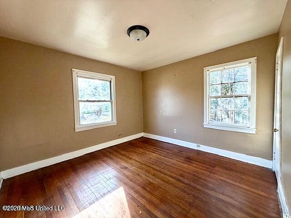 3rd image of 254 Rogers Cir