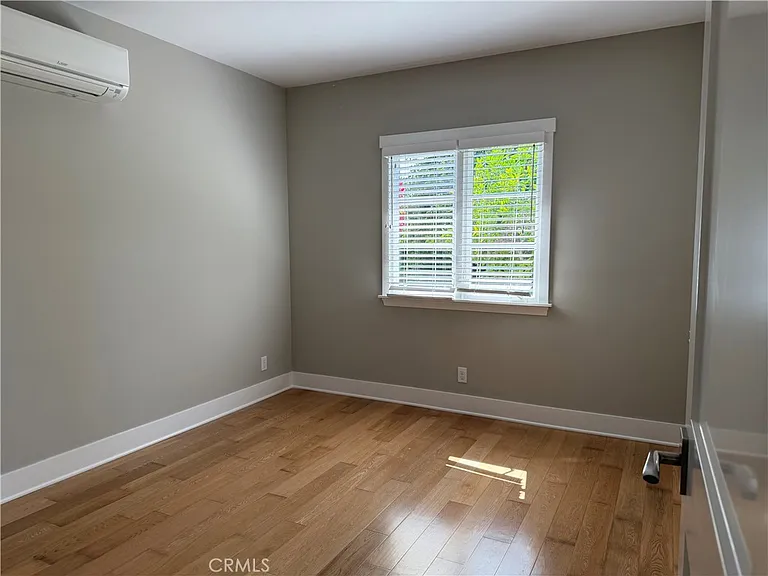 305 W Kenneth Rd — Photo 13