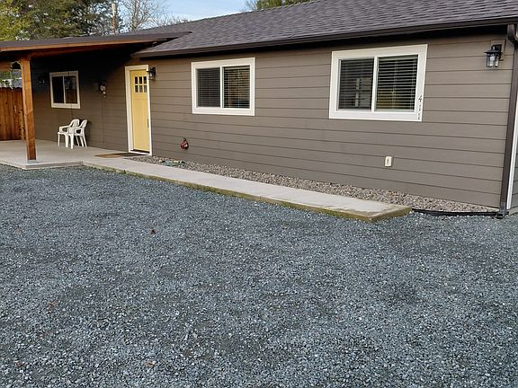 3rd image of 411 SW Westholm Ave