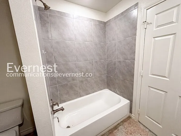 2316 Duntov Dr #B — Photo 5
