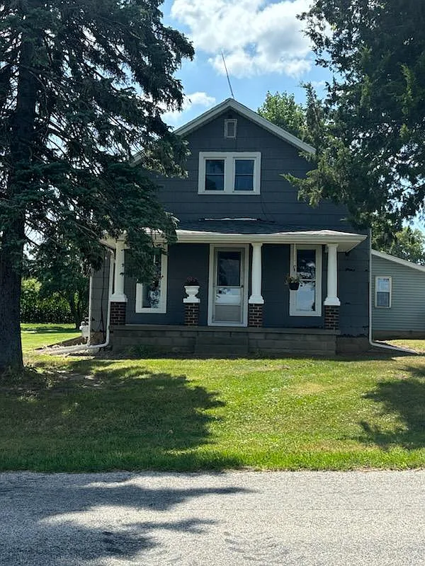 3 bed, 1236 sqft, $1,400 — Photo 1