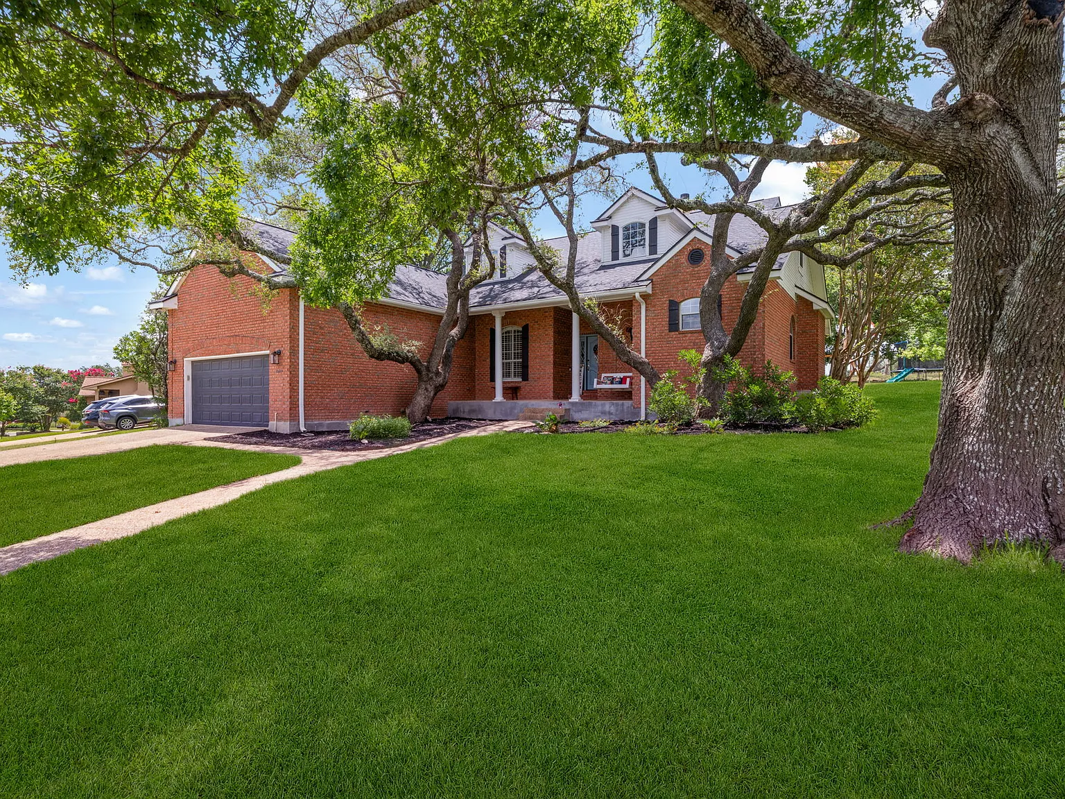 4 bed, 2876 sqft, $4,000 — Photo 3