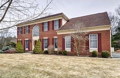 2nd image of 16 Norumbega Cir