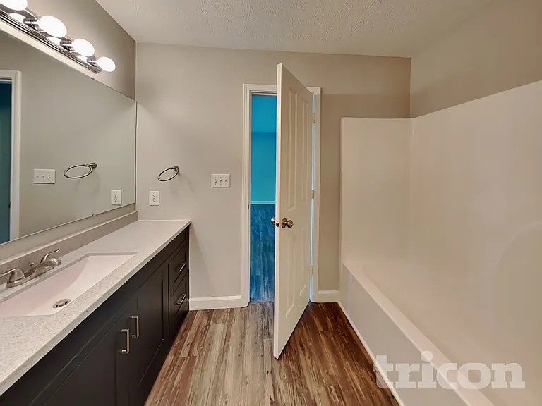 12758 Sovereign Ln — Photo 9