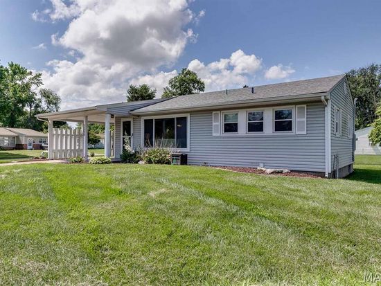 1350 Charbonier Rd, Florissant, MO 63031