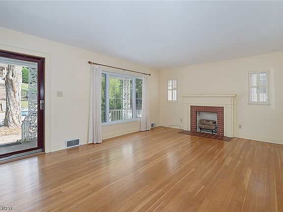 3rd image of 415 4th St