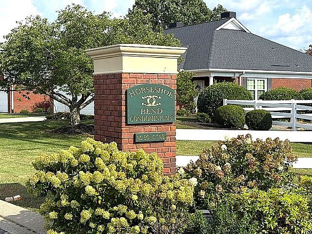 1st image of 102 Horseshoe Ct