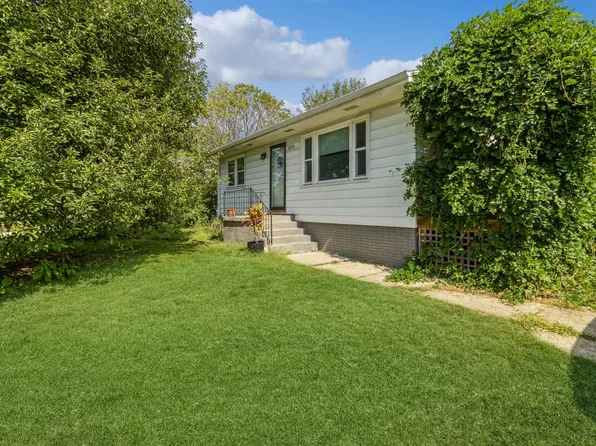 5793 NW 54th Ct, Johnston, IA 50131