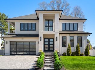29 Hanson Rd, Newton, MA 02459