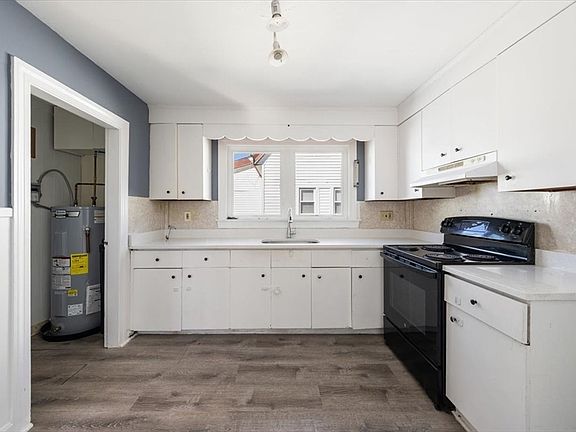 3rd image of 528 Ferry St