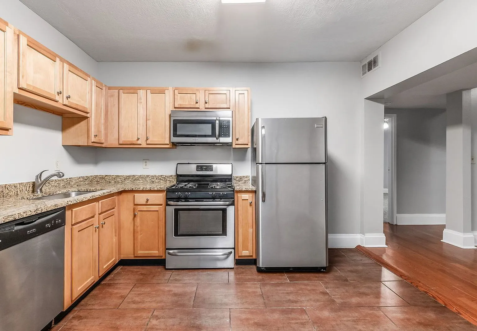 2 bed, 1.0 bath, $1,725 — Photo 3