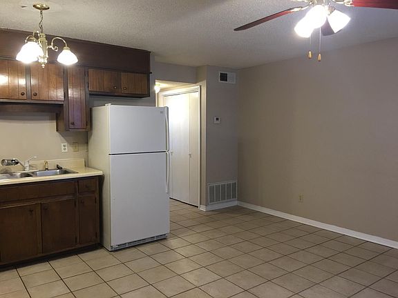 3rd image of 6027 Dogwood Dr