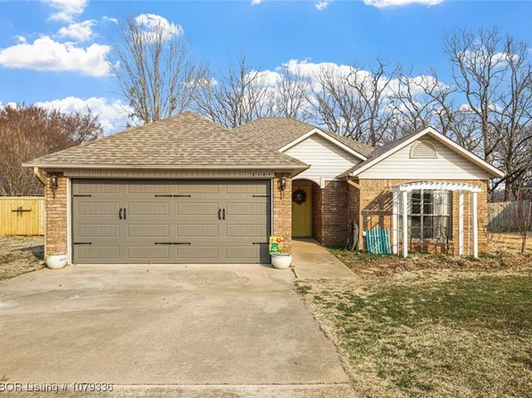 2304 Cardinal Ln, Poteau, OK 74953