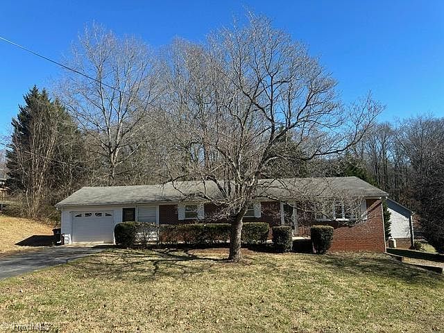 5469 Dogwood Dr, Winston Salem, NC 27105 | MLS #1126984 | Zillow