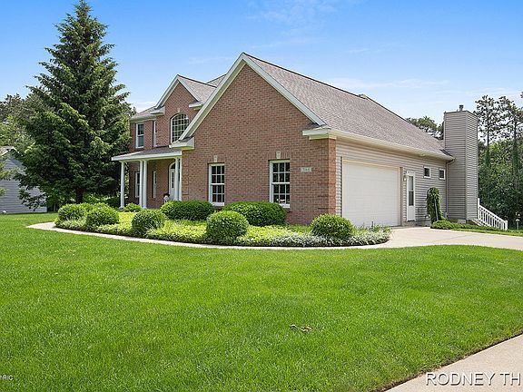 3rd image of 7160 Sassafras Ct