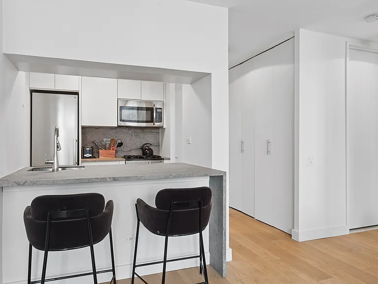 500 W 43rd St #37B — Photo 3