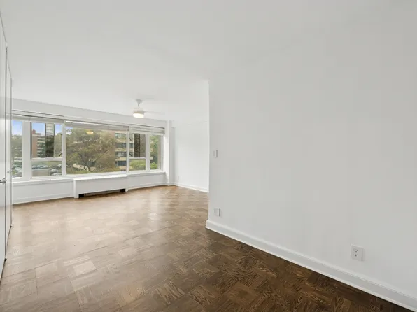 166-25 Powells Cove Boulevard image 13 of 40