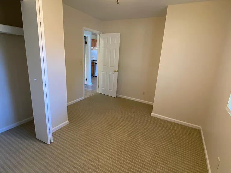 Maple St — Photo 12