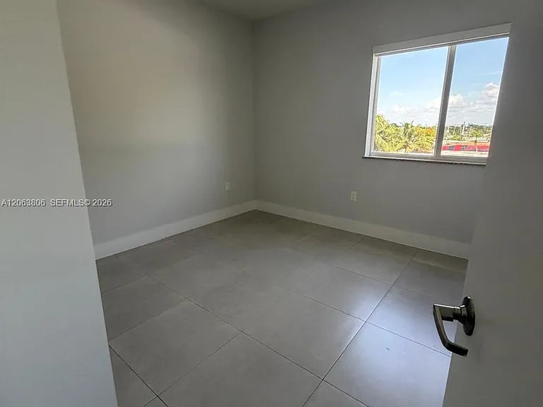 381 E 50th St #5 — Photo 18