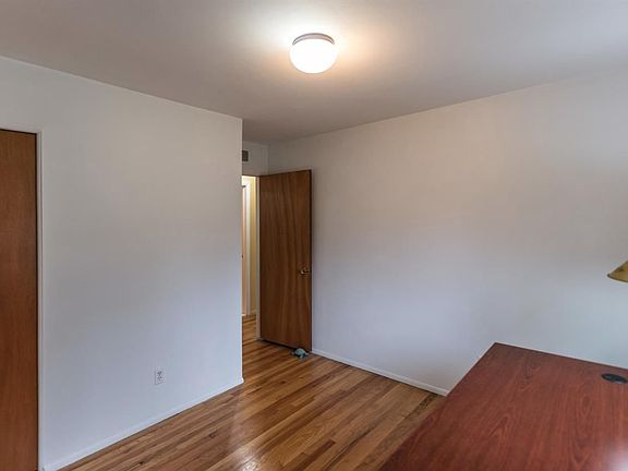5th image of 550 Lynne Ave