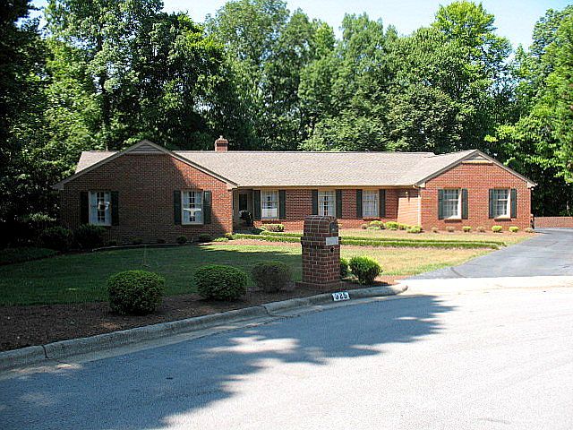 1st image of 325 Sheffield Dr