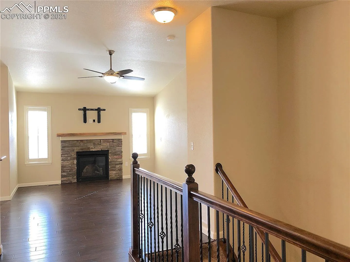 3 bed, 2334 sqft, $2,700 — Photo 3