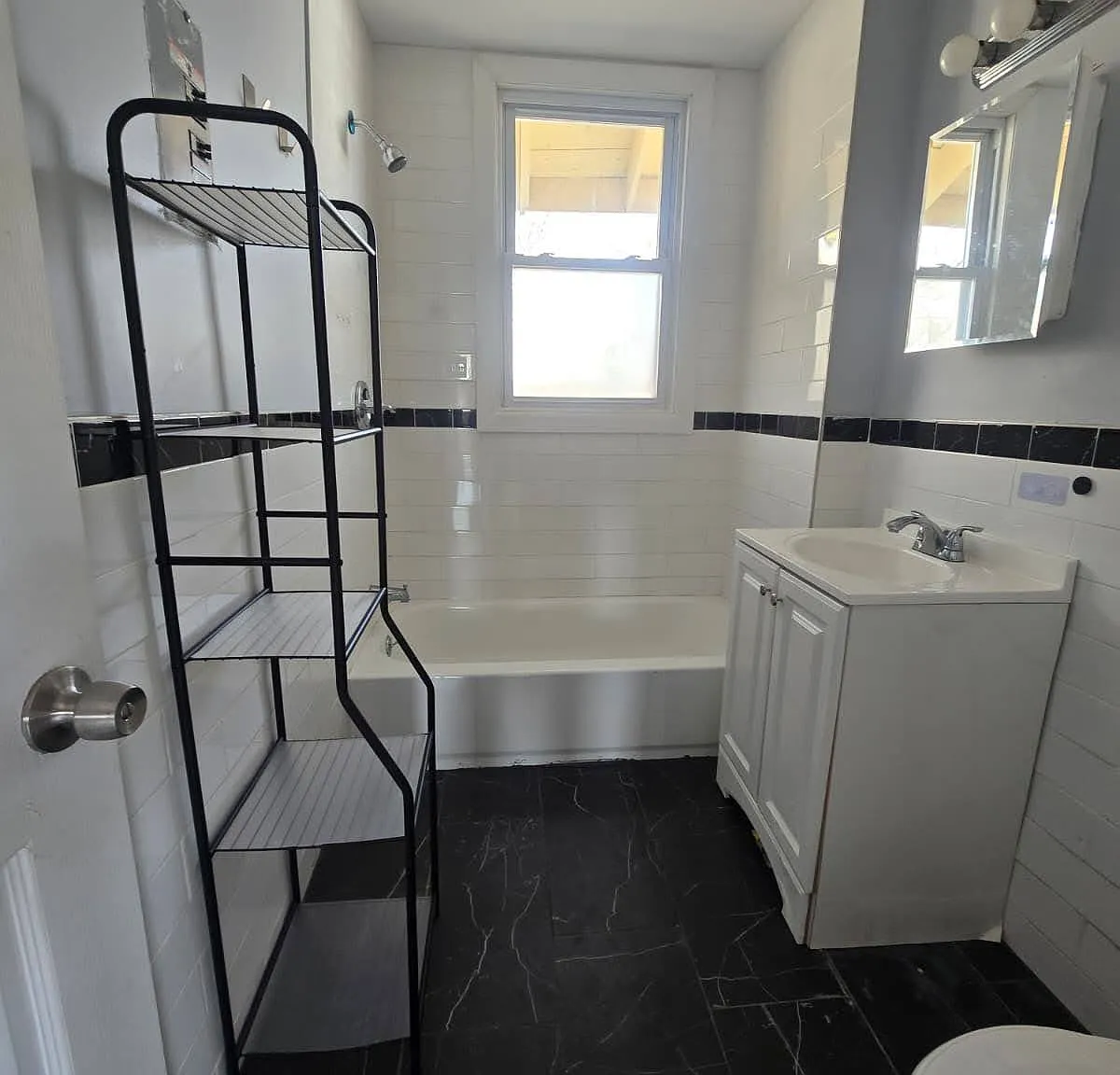 3 bed, 1400 sqft, $2,000 — Photo 4