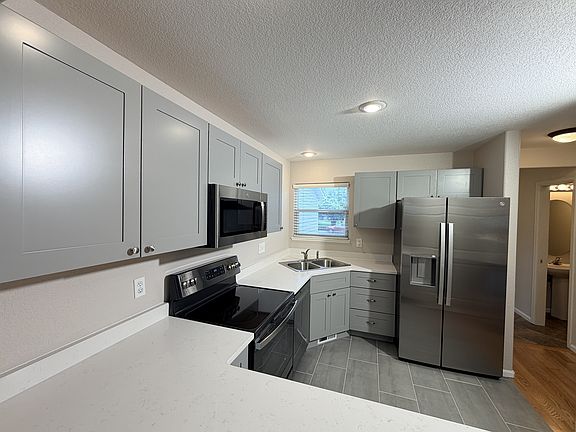 5th image of 2905 Neil Dr APT 18