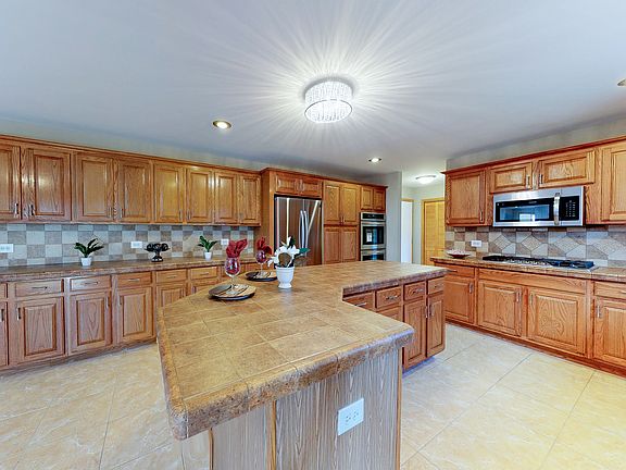 3rd image of 20582 King Arthur Dr