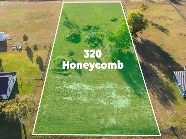 320 Honeycomb Dr, Victoria, TX 77904