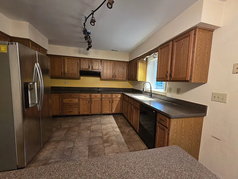 553 Broad Bend Cir — Photo 10