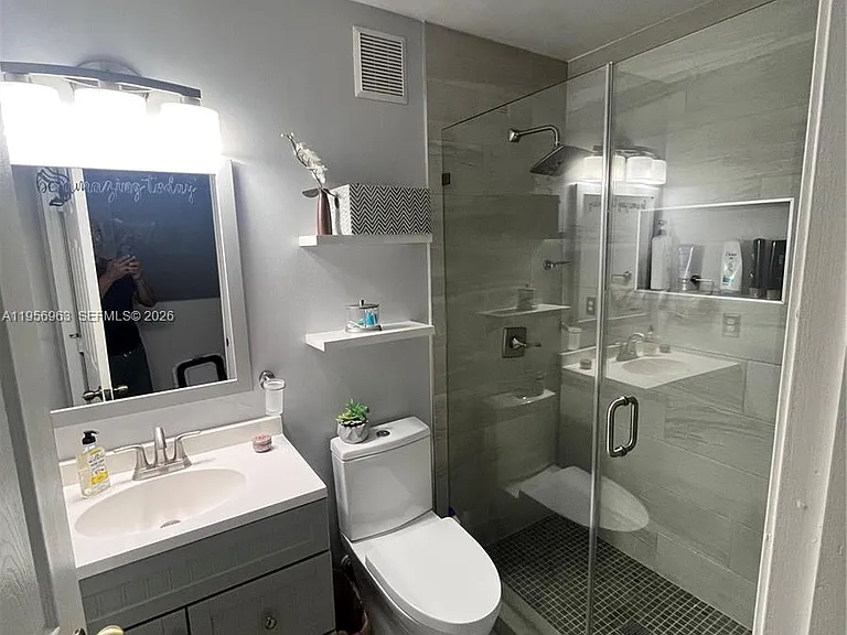 4746 Lago Vista Dr — Photo 4