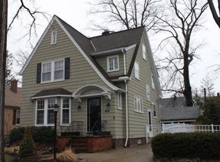 1056 Cliffdale Ave, Lakewood, OH 44107