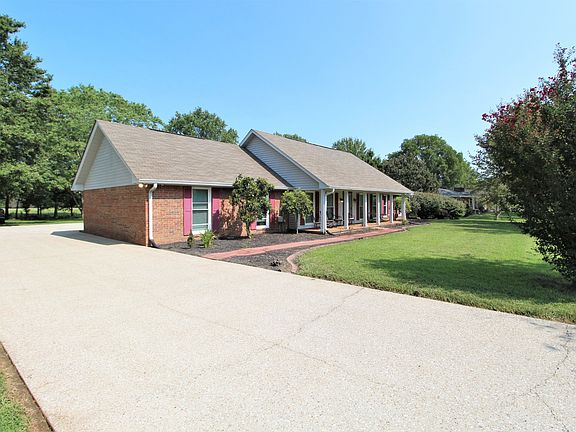 3rd image of 91 Greenwood Dr