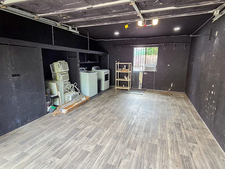 4735 Myrtle St — Photo 30