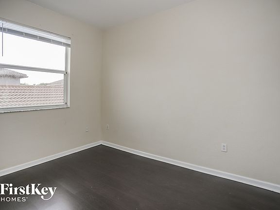 4th image of 3933 NE 11th Dr