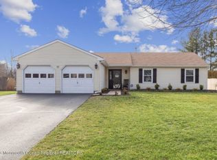 11 Monterey Ln, Manalapan, NJ 07726