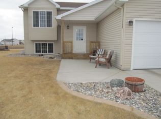 3953 11th St S, Moorhead, MN 56560