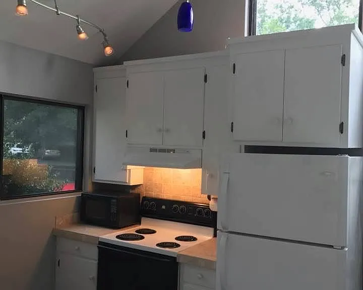1210 Chatham Rdg — Photo 2