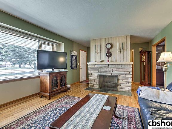5th image of 3322 S 107th St